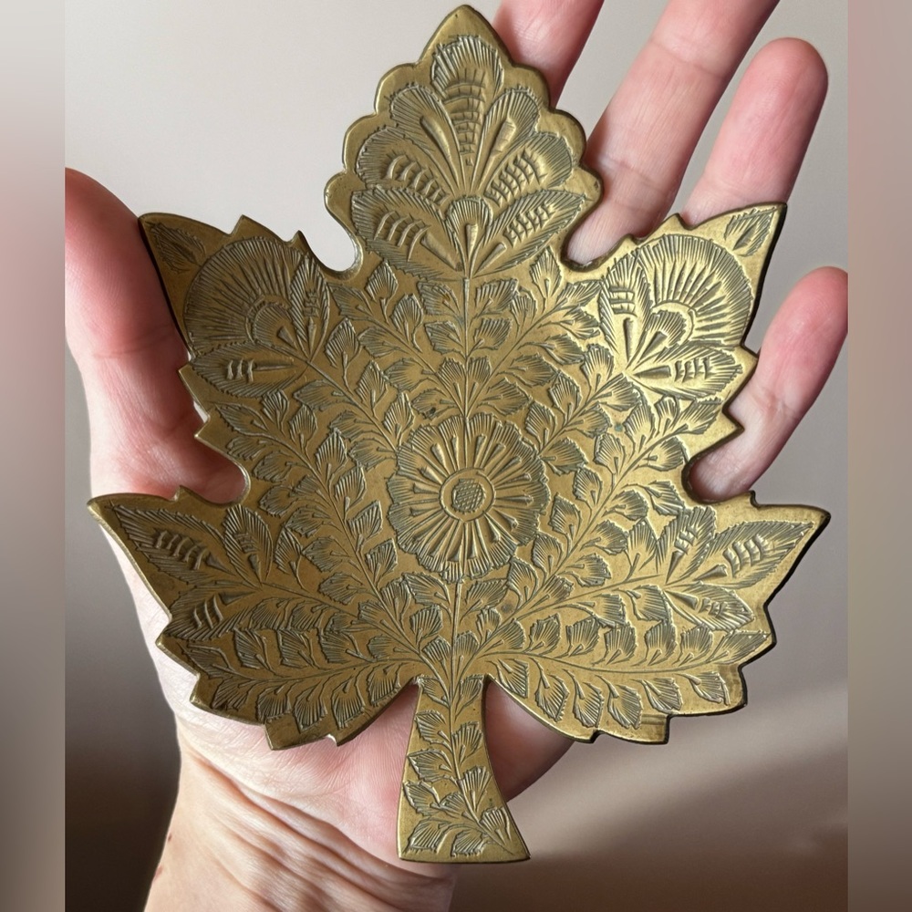 Brass Vintage Maple Leaf Trinket Dish✨